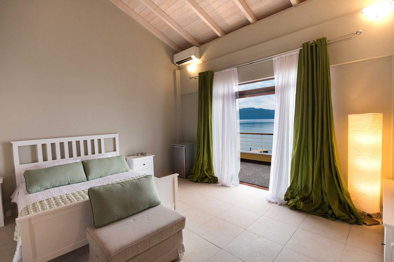 4, NV Seafront Studios AV Properties, Ionian Islands