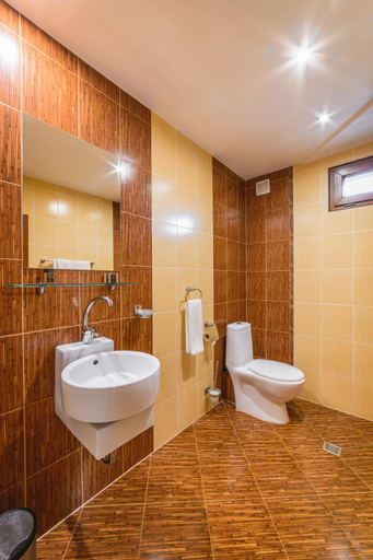 Bathroom 4, Eleganza Family Hotel - Free Parking, Stolichna