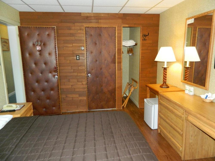 Bedroom 3, Motel & Hotel La Paysanne, La Région-Sherbrookoise