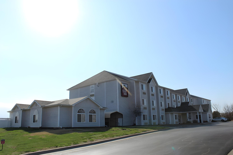 Exterior & Views 2, Travelodge by Wyndham Fort Scott, Bourbon