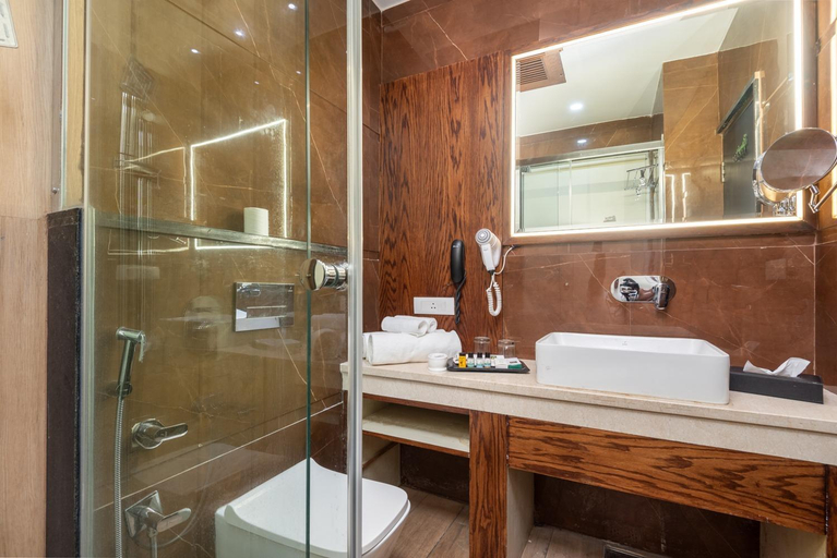 Bathroom 4, Quality inn by Lawrence Hotels, Kangra