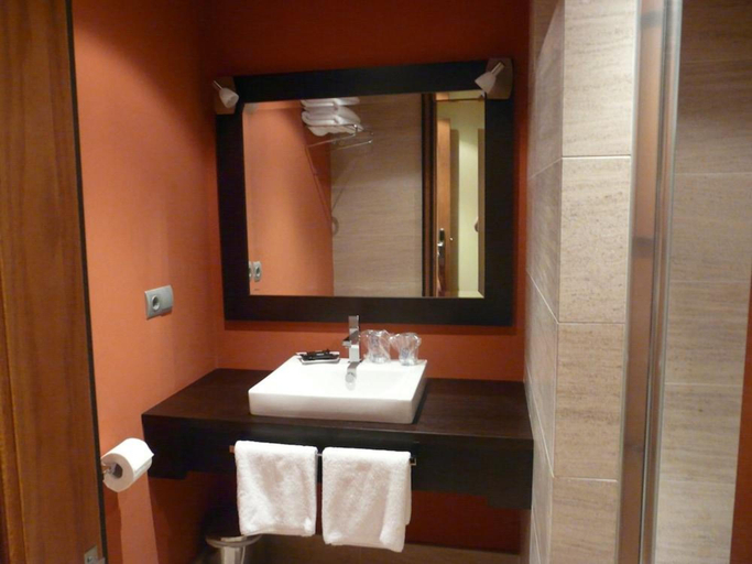 Bathroom 5, Hotel Tío Manolo de Noia, A Coruña