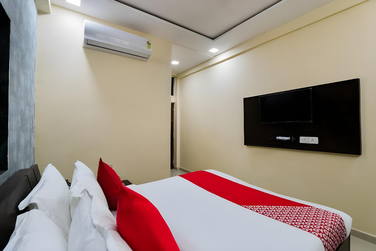 Bedroom 1, hotel sunrise, Ahmadabad