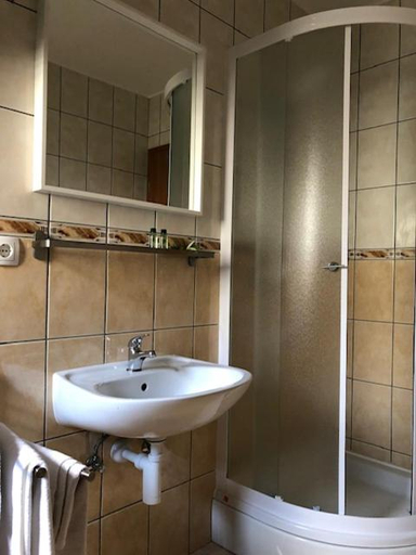 Bathroom, PAMA LUKO Apartment with Snack Kitchen, GYM & Tennis,100m from sea, Supetar