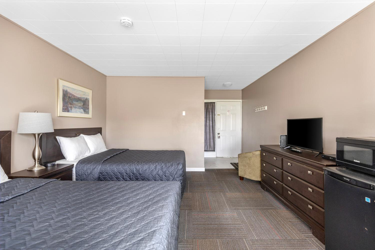 Bedroom 2, Ambassador Motel, Algoma