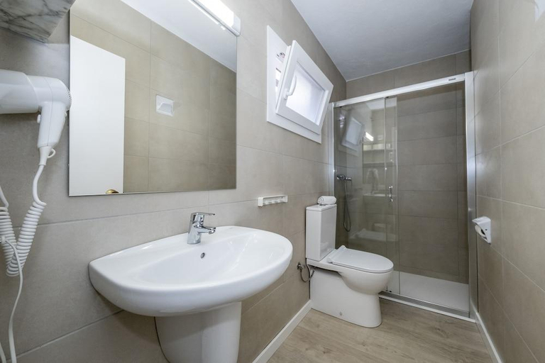 Bathroom 3, Hotel-Apartamentos Sol Parc, Baleares