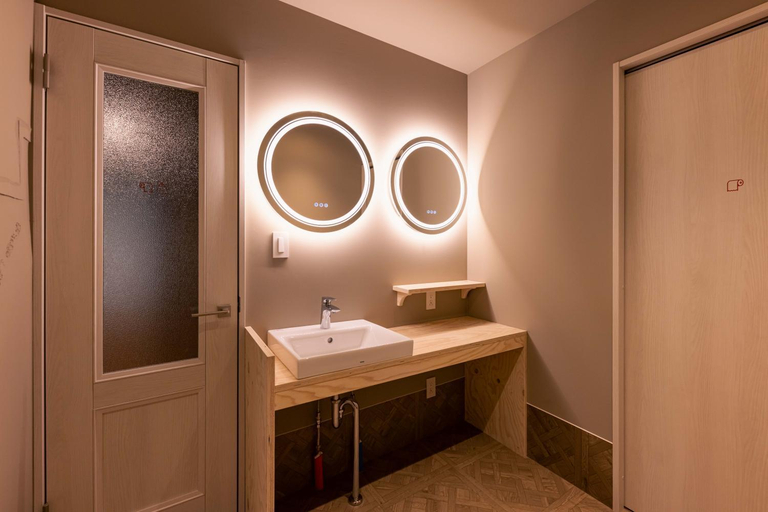 Bathroom 3, NOVELS, Komoro
