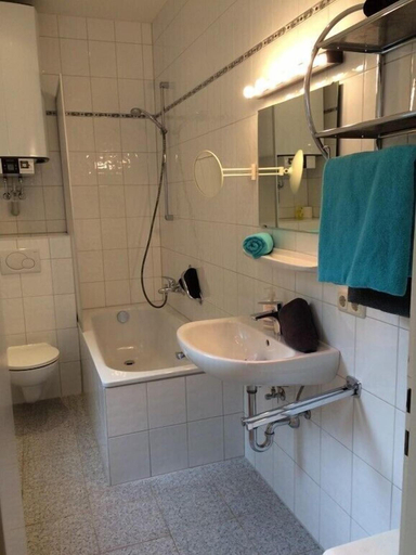 Bathroom 2, Landhaus Steinbrech, Garmisch-Partenkirchen