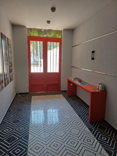 Others 5, Oikeboutique, Epirus