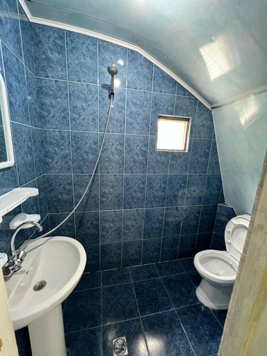 Bathroom 3, emily, Hopa