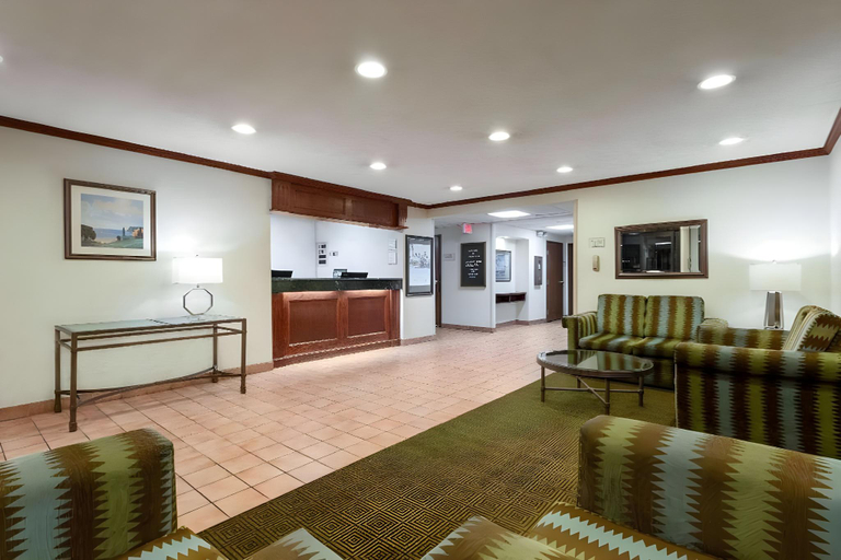 Public Area, Norwood Inn Columbus, Franklin