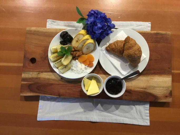Food & Drinks 5, Leedale, Tasman