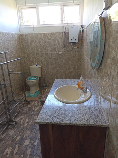 Bathroom 2, Bois Gournable