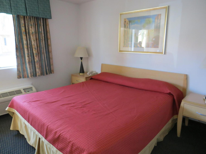 Bedroom 2, Riverside Inn & Suites, Riverside