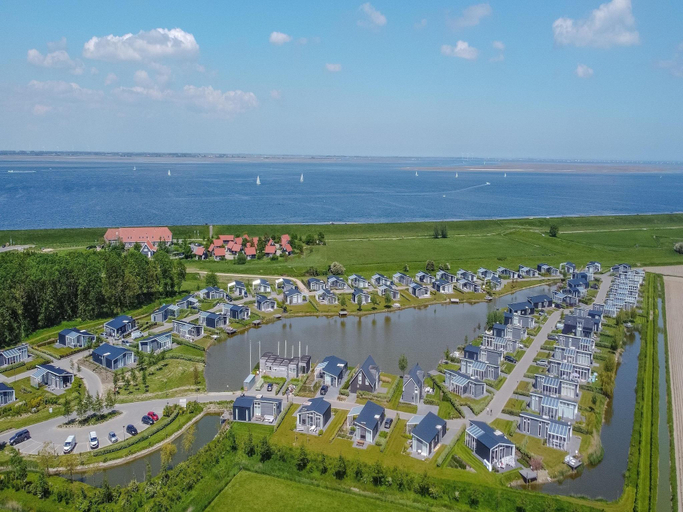 Others 3, Detached House on Lake in Zeeland Holiday Park, Kapelle