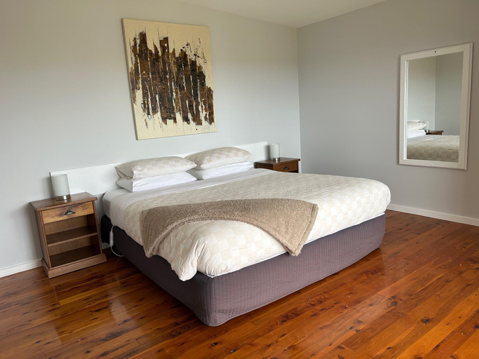 Bedroom, Burnt Creek Cottages, Mansfield