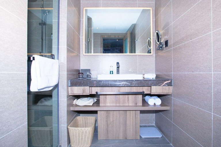 Bathroom 3, Atour Hotel Qinhuangdao Railway Station Yingbin Road, Qinhuangdao