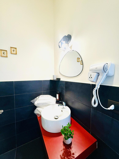 Bathroom 2, Voglia 'e turna, Napoli