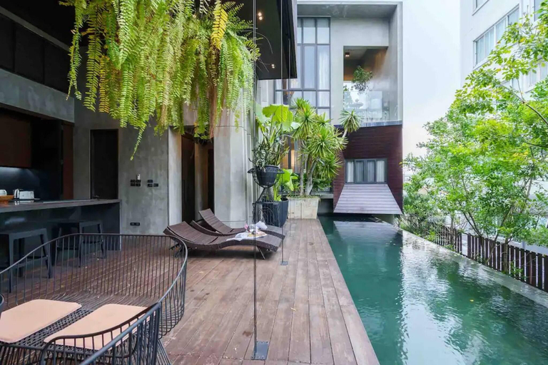 Sport & Beauty 2, Luxury Modern Pool Jacuzzi Villa 5BR Thonglor, Wattana