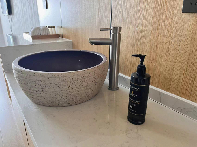 Bathroom 2, Rezen Retreat Golden Beach Hotel Yantai Development Zone