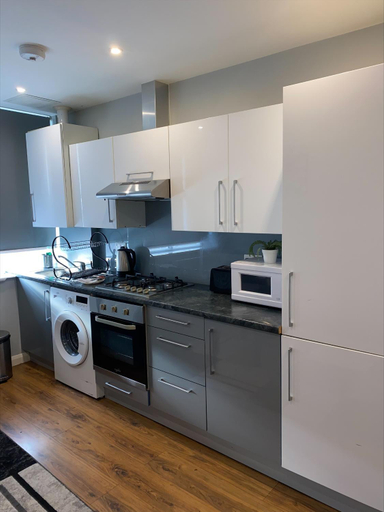 Others 3, Easy Lets - Showcase Apartments, Leicester