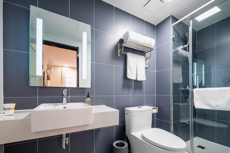 Bathroom 4, Hanting Hotel Beng bu Wen hua Square , Bengbu