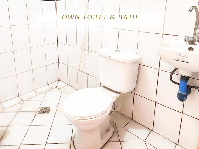 Bathroom 5, Cenco Suites, Tanza