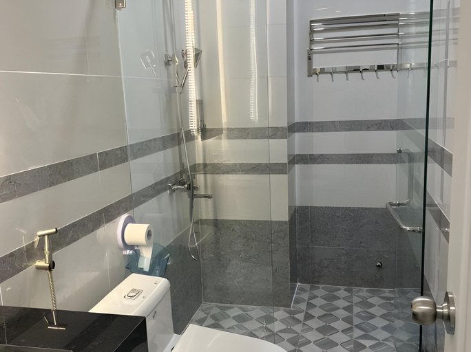 Bathroom 2, KHACH SAN TAN HANH, Phước Long