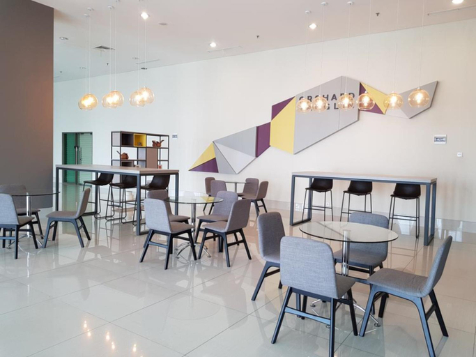 Food & Drinks, Modern 2BR Tanglin Supermall Mansion By Travelio, Surabaya
