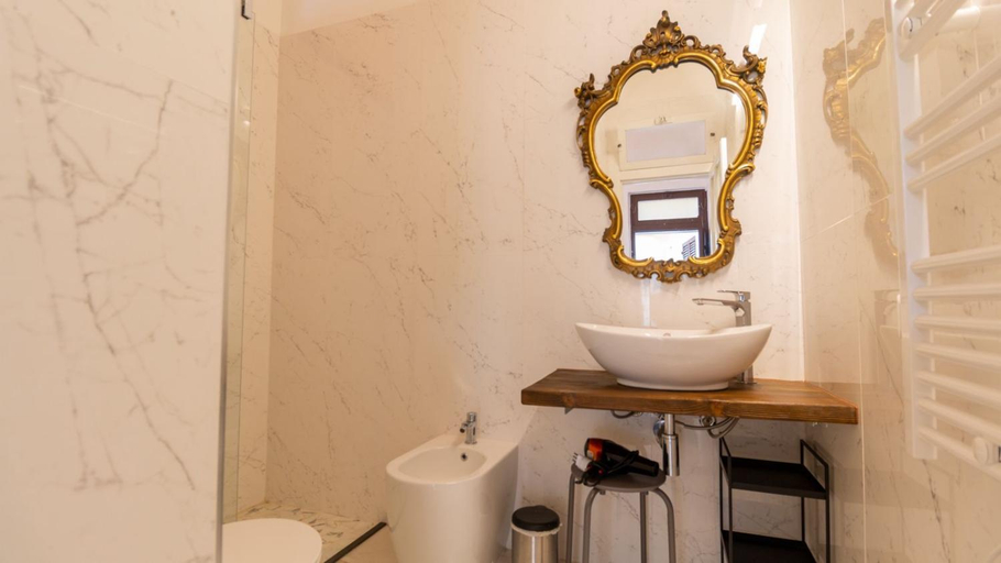 Bathroom 3, Depandance Eleonora, Oristano