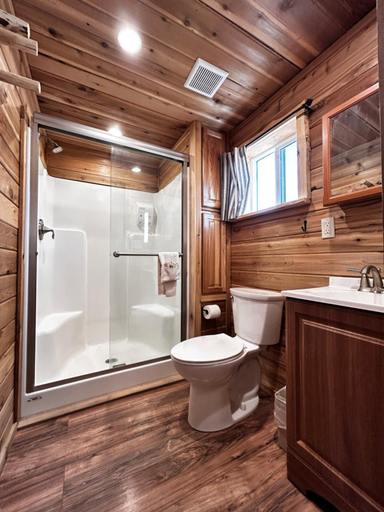 Bathroom 3, The Rim Rock Inn, Wayne