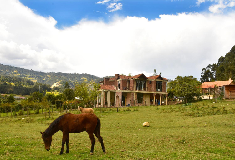 Exterior & Views