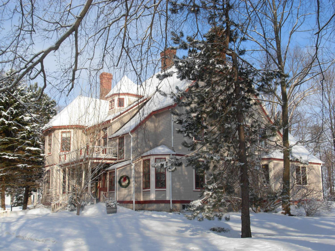 Exterior & Views