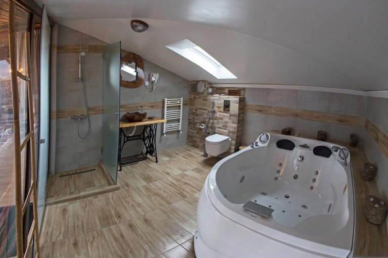 Bathroom 5, Chateau Erkech, Pomorie