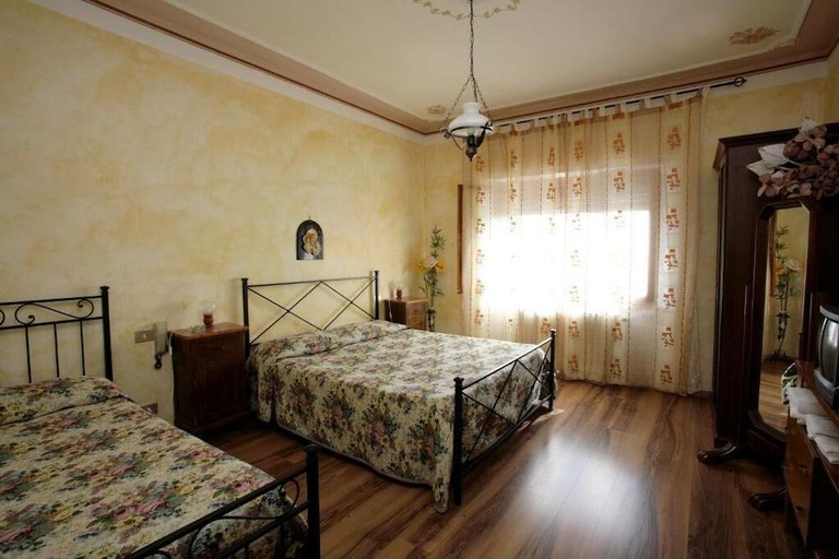 Bedroom 2, B&B Locanda Sant'Antimo, Siena