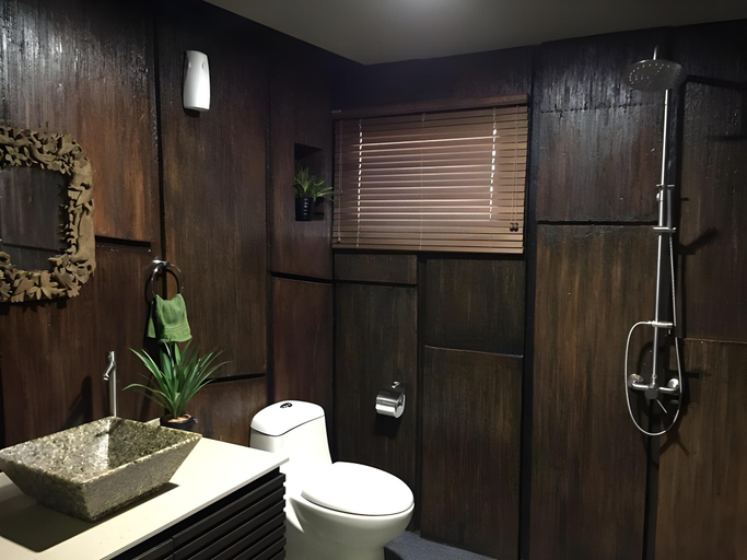 Bathroom 2, Miracle Suite, Kinta