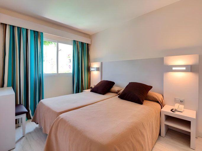 Bedroom 2, Alcudia Garden Aparthotel, Baleares