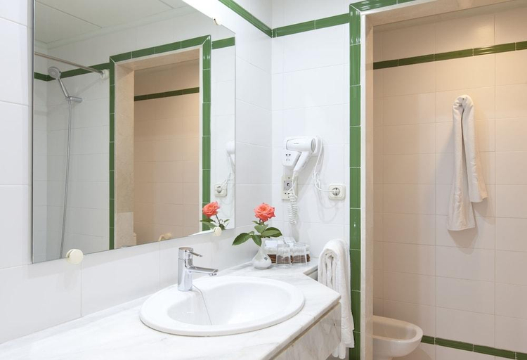 Bathroom 5, Valentin Son Bou Apartments, Baleares