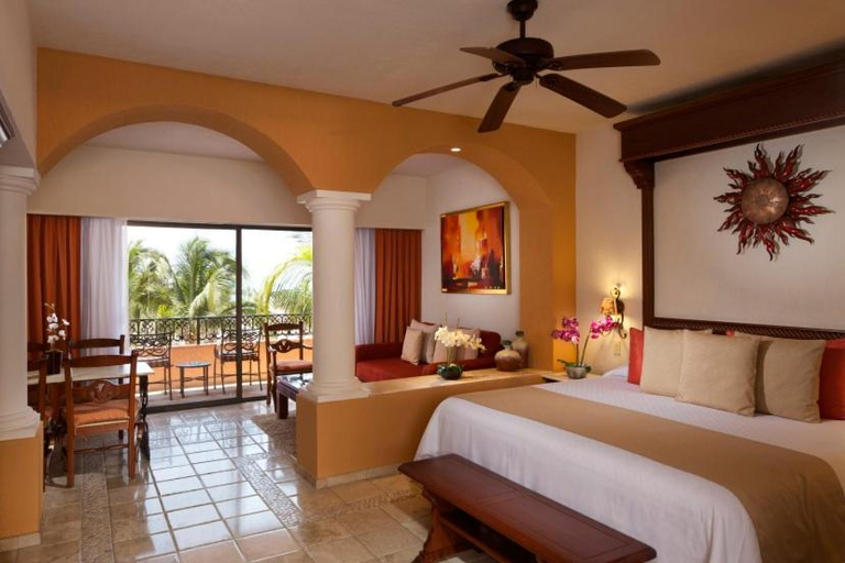 Bedroom, Beach resort suite, La Paz