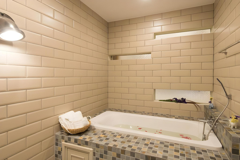Bathroom 5, Navela Hotel & Convention, Muang Ratchaburi