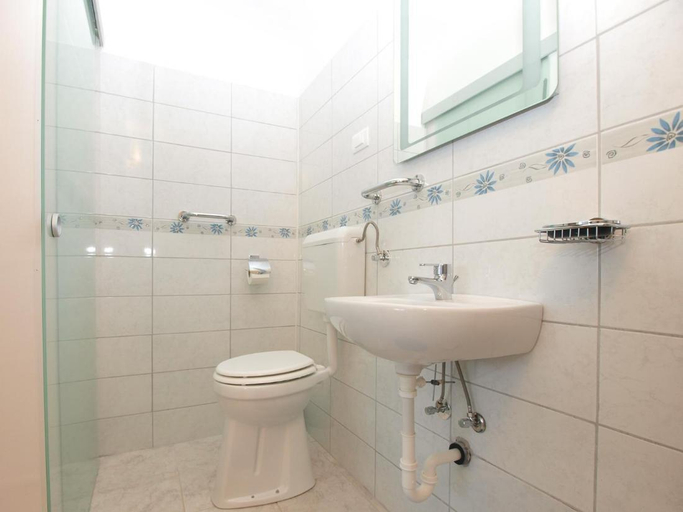 Bathroom 4, Cozy apartment with spacious garden, Medulin