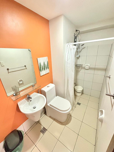 Bathroom, KR's Cozy 2-Bedroom Unit at Horizons 101, Cebu City