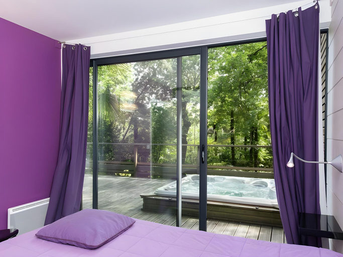 Bedroom, L'Oasis, Gironde