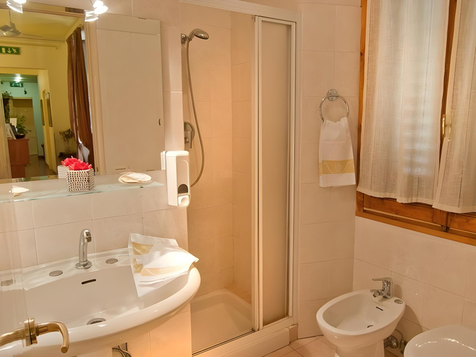 Bathroom 3, Florence Room B&B, Florence