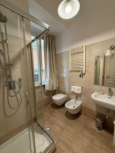 Bathroom 4, I Tre Moschettieri, Rome