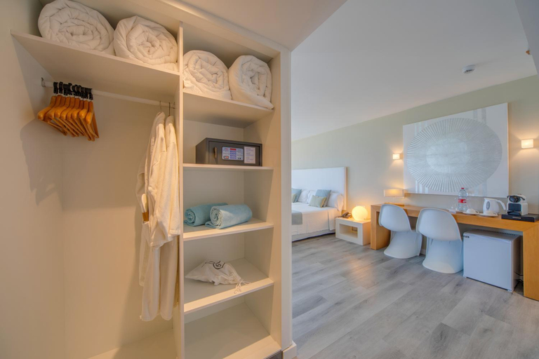 Bedroom 3, Playa Esperanza Resort Affiliated by Melia, Baleares
