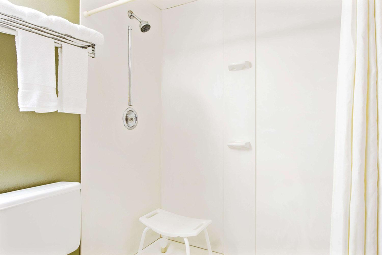 Bathroom 4, Super 8 by Wyndham Eureka/Six Flags Nearby, Saint Louis