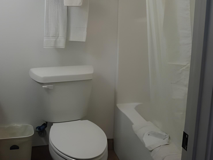 Bathroom, Budget Inn Temple, Bell