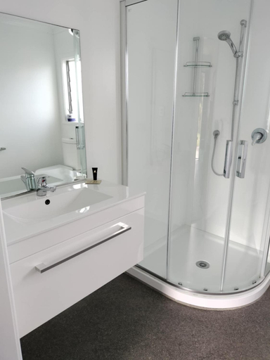 Bathroom 3, Otaki Motel, Kapiti Coast