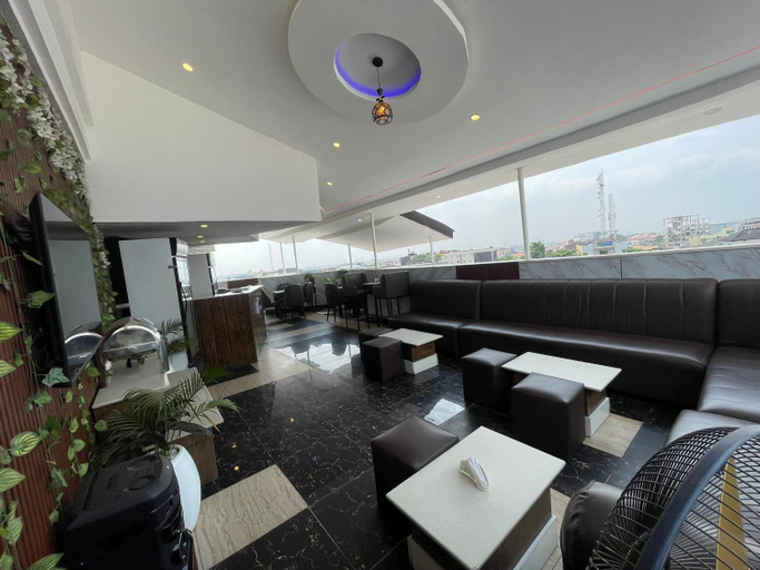 Food & Drinks 4, Presken Hotel International Airport road, Mushin